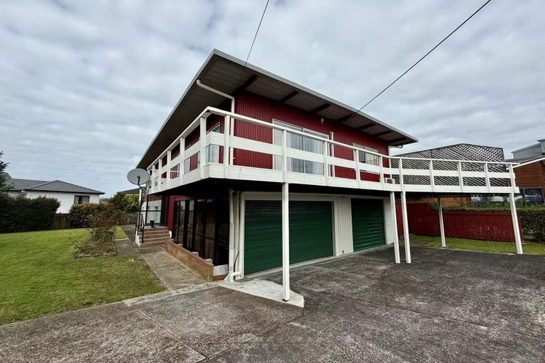 Photo of property in 8 Kowhai Road, Campbells Bay, Auckland, 0630