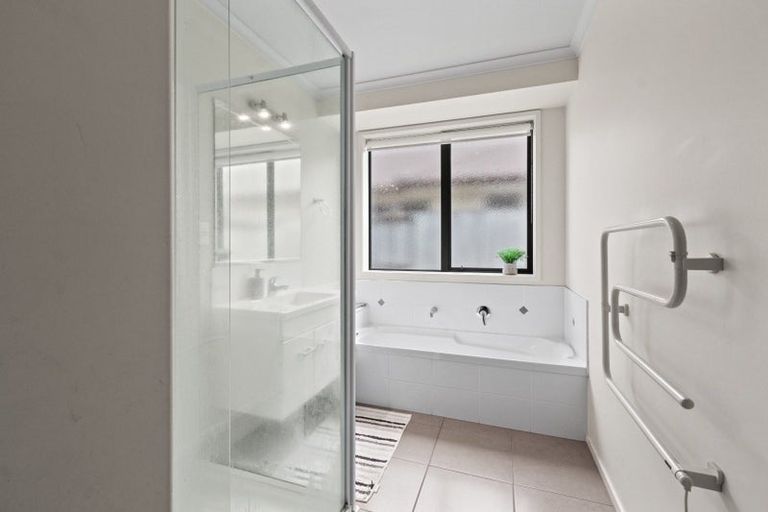 Photo of property in 94 Farringdon Avenue, Rototuna North, Hamilton, 3210