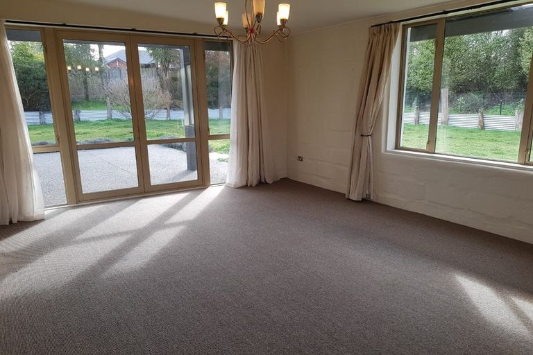 Photo of property in 70 Queens Avenue, Waikuku Beach, 7402