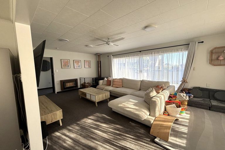 Photo of property in 4 Renata Road, Otaki, 5512