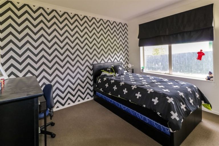 Photo of property in 105 Farnborough Drive, Grandview Heights, Hamilton, 3200