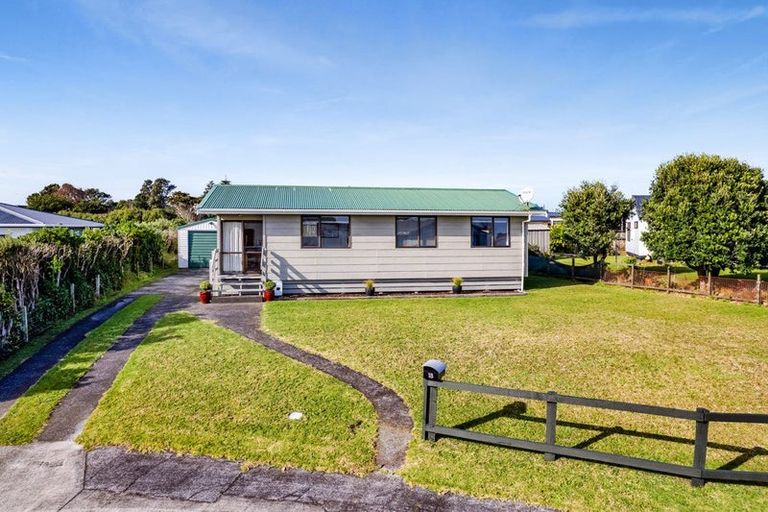 Photo of property in 18 Pohutukawa Drive, Opunake, 4616