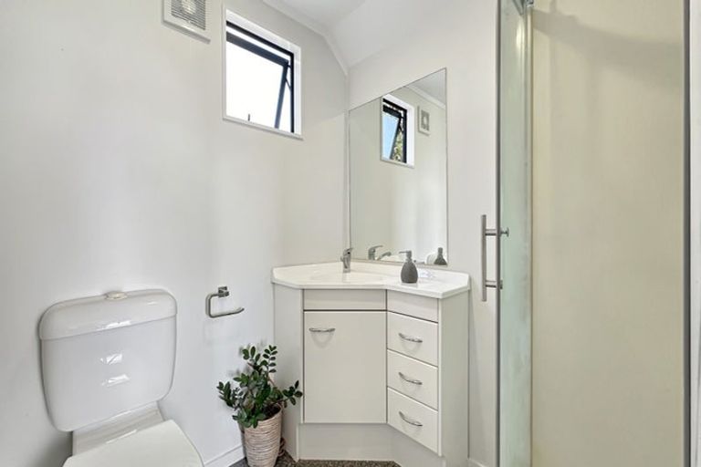 Photo of property in 2/28a Marlborough Avenue, Glenfield, Auckland, 0629