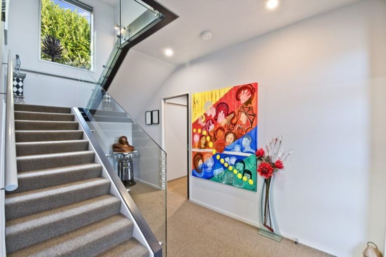 Photo of property in 11 Iles Lane, Cashmere, Christchurch, 8022