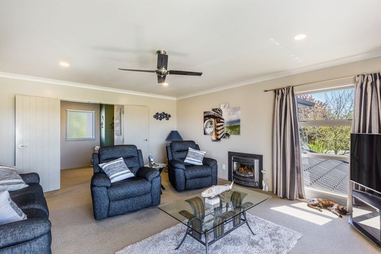 Photo of property in 41 Kinder Street, Acacia Bay, Taupo, 3330