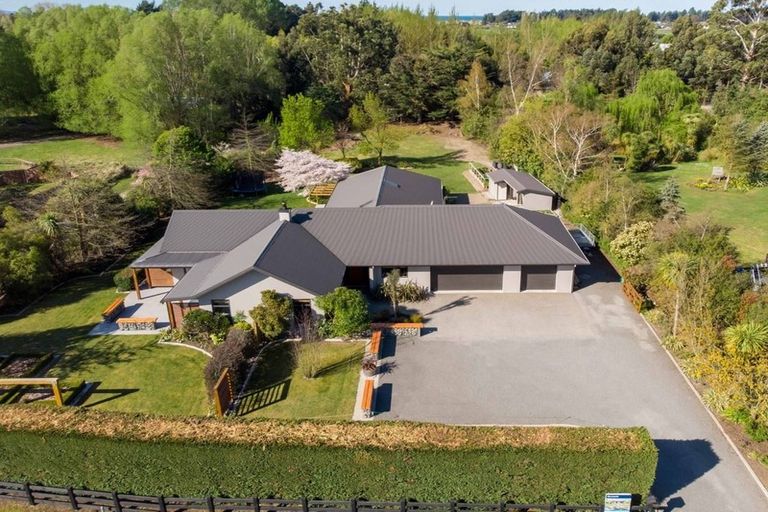 Photo of property in 52 Allin Drive, Waikuku Beach, 7402