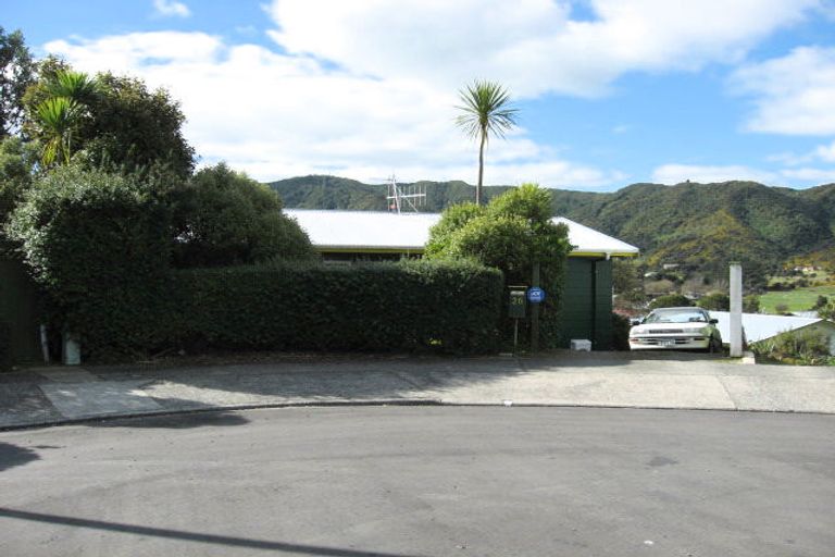 Photo of property in 26 Newburn Grove, Wainuiomata, Lower Hutt, 5014