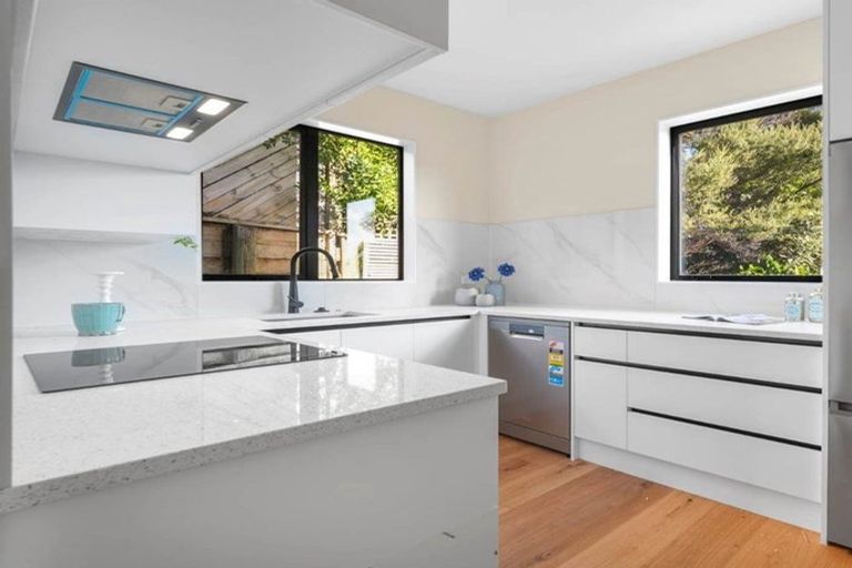 Photo of property in 18 Mariners View Road, Beach Haven, Auckland, 0626