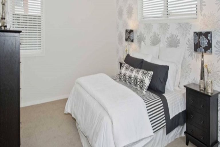 Photo of property in 16 Vogwill Road, Kumeu, 0810