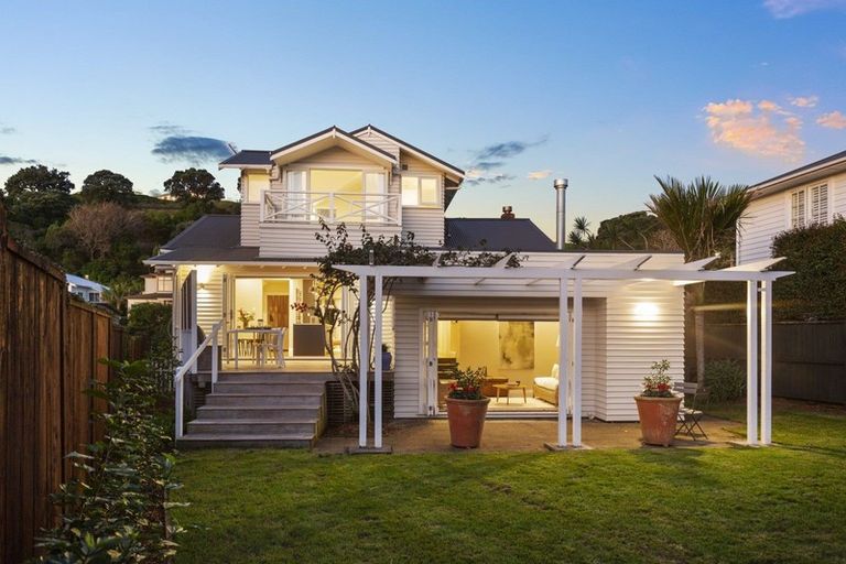 Photo of property in 26 Jubilee Avenue, Devonport, Auckland, 0624