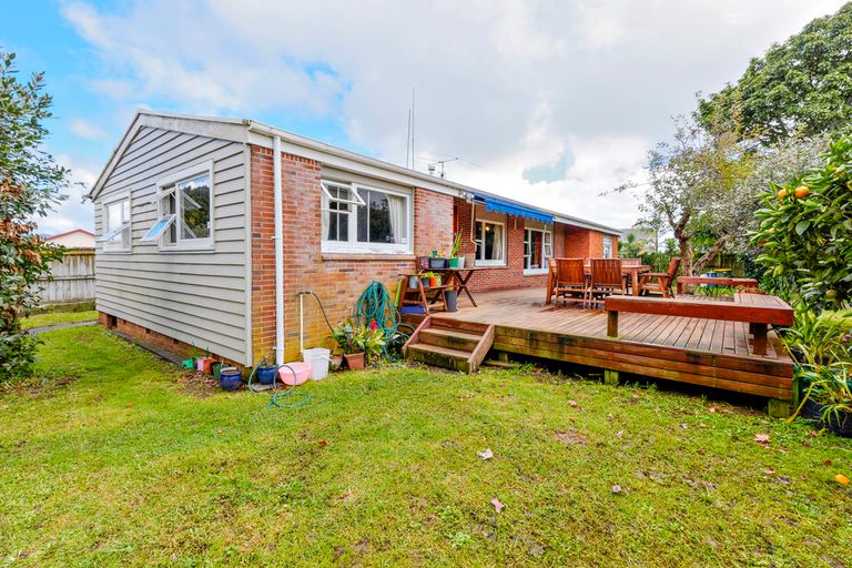 Photo of property in 6 Sturges Road, Henderson, Auckland, 0610