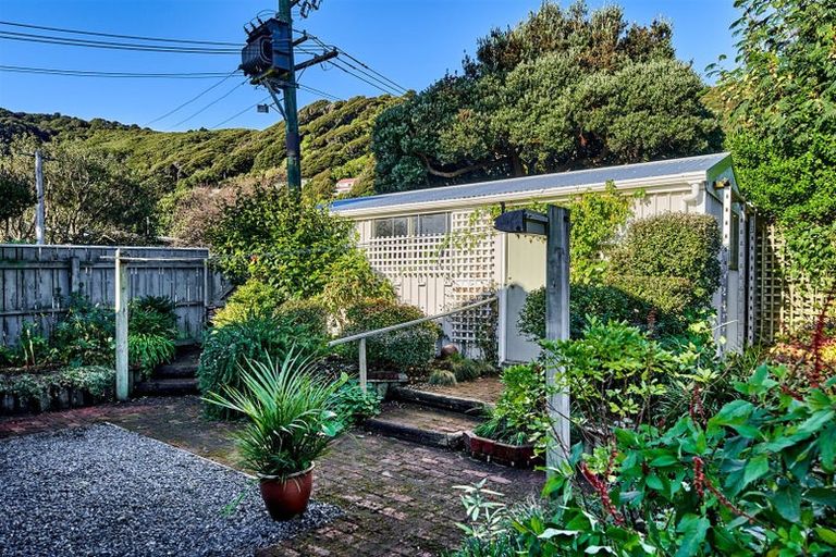 Photo of property in 10 Nikau Street, Eastbourne, Lower Hutt, 5013