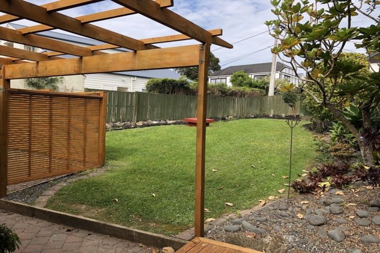 Photo of property in 1/177 Onewa Road, Birkenhead, Auckland, 0626