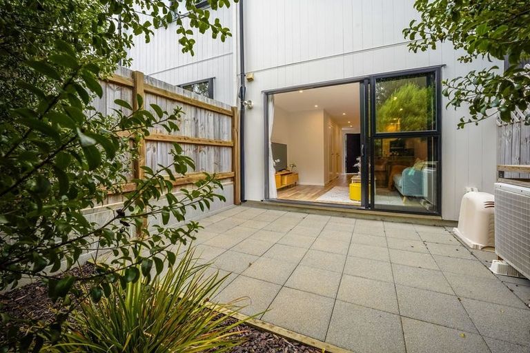Photo of property in 22 Tokai Place, Glen Eden, Auckland, 0602