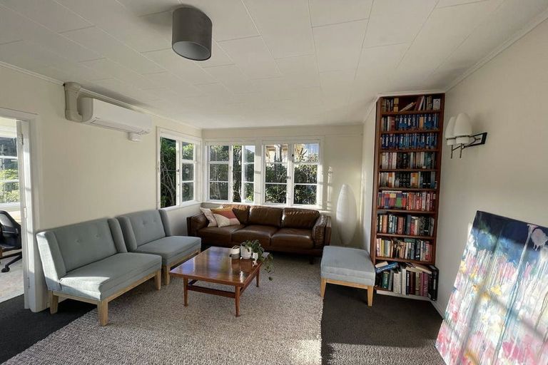 Photo of property in 20 Victory Avenue, Karori, Wellington, 6012