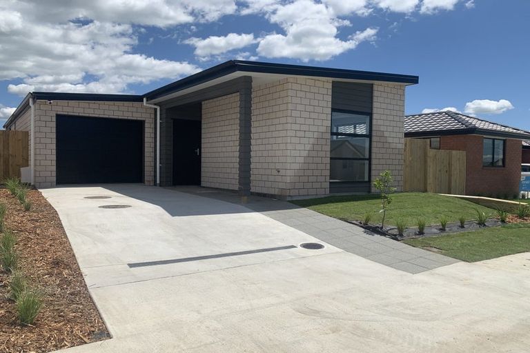 Photo of property in 29 Waruhia Crescent, Rototuna North, 3281