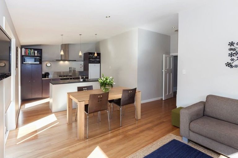 Photo of property in 216 Springfield Road, St Albans, Christchurch, 8014