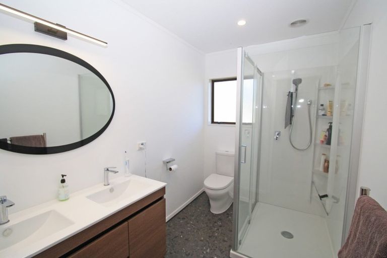 Photo of property in 32 Branch Road, Highlands Park, New Plymouth, 4312