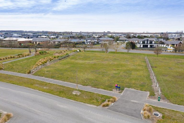 Photo of property in 8 Village Green Drive, Huntingdon, 7774