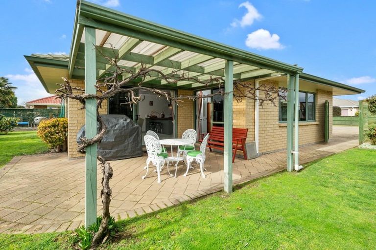 Photo of property in 10 Madeira Close, Papamoa Beach, Papamoa, 3118