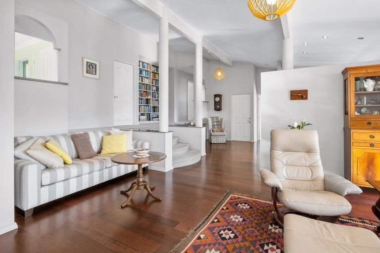 Photo of property in 18 Seaview Crescent, Picton, 7220