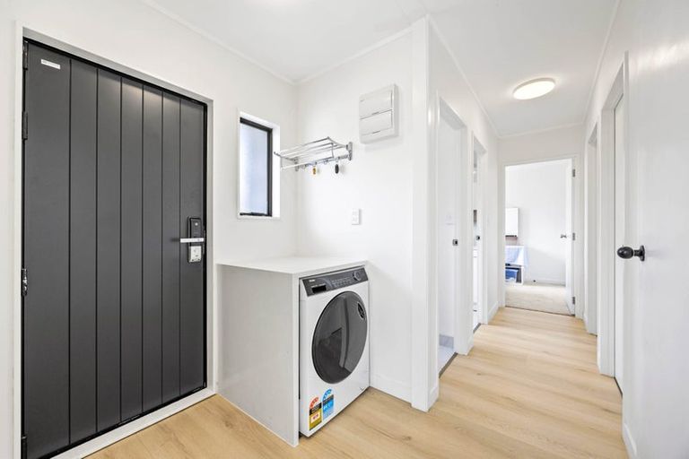 Photo of property in 2/10 Ennis Avenue, Pakuranga Heights, Auckland, 2010