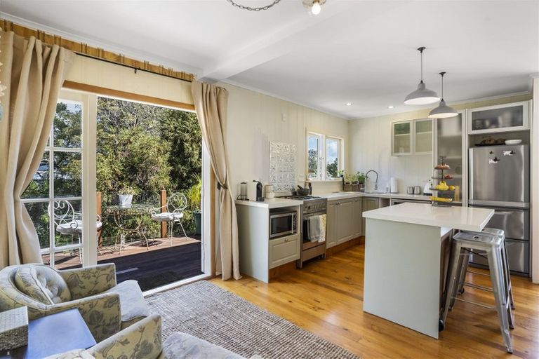 Photo of property in 40 Tiri Tiri Road, Birkdale, Auckland, 0626