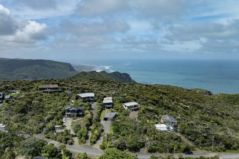 Photo of property in 16 Log Race Road, Piha, New Lynn, 0772