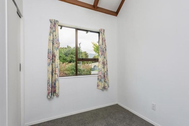 Photo of property in 77 Arawhata Road, Paraparaumu, 5032