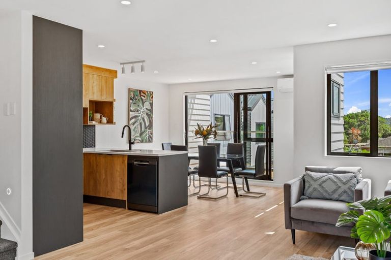 Photo of property in 4/13 Fairdale Place, Birkdale, Auckland, 0626