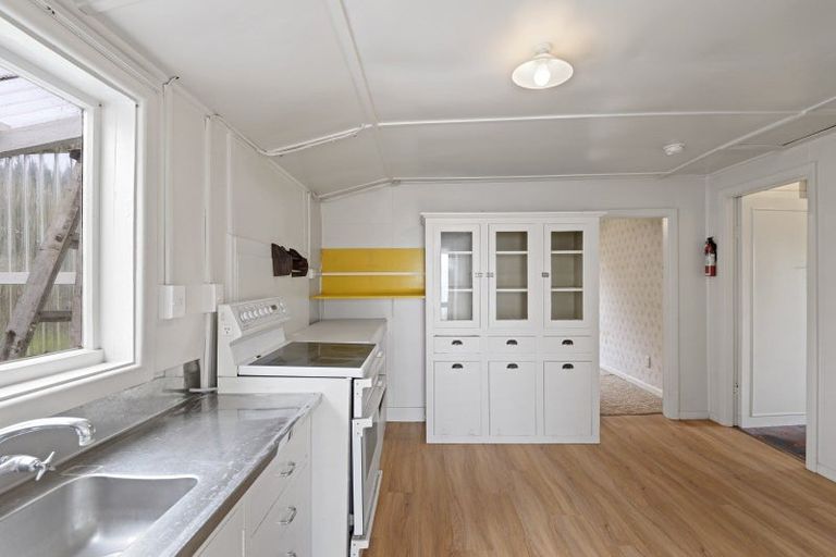 Photo of property in 8 Davison Road, Rotherham, 7379