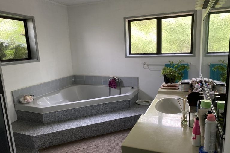 Photo of property in 1/7 Colmar Road, Mellons Bay, Auckland, 2014