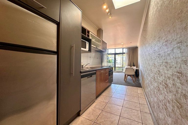 Photo of property in Atrium Towers, 9f/154 The Terrace, Wellington Central, Wellington, 6011