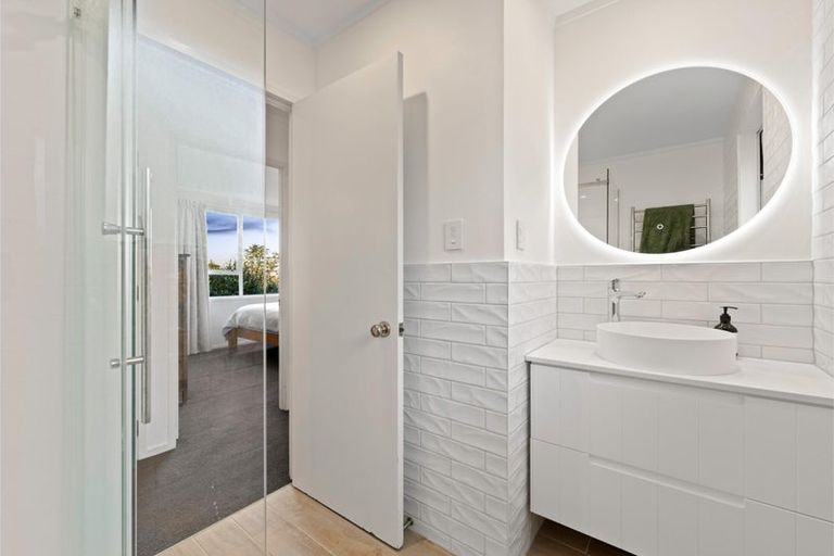 Photo of property in 1/30 Elizabeth Drive, West Harbour, Auckland, 0618