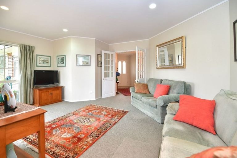 Photo of property in 28 Settlers Grove, Orewa, 0931