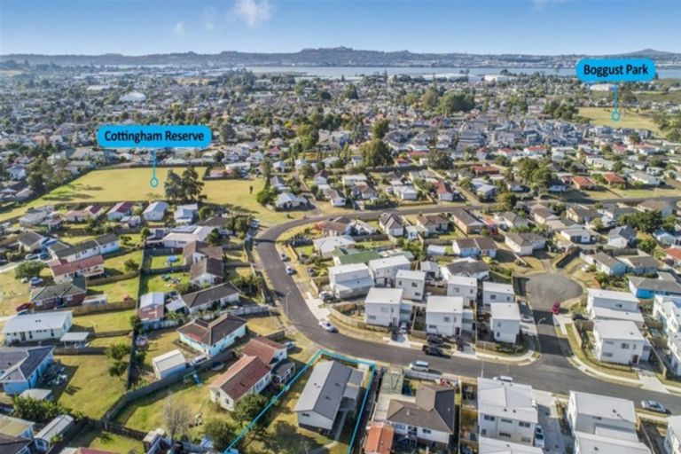 Photo of property in 22 Cottingham Crescent, Mangere East, Auckland, 2024