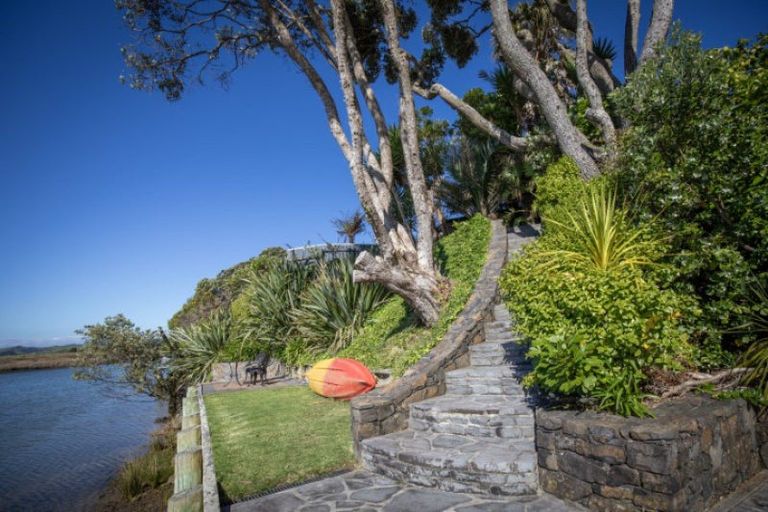 Photo of property in 33 Nihinihi Avenue, Raglan, 3225