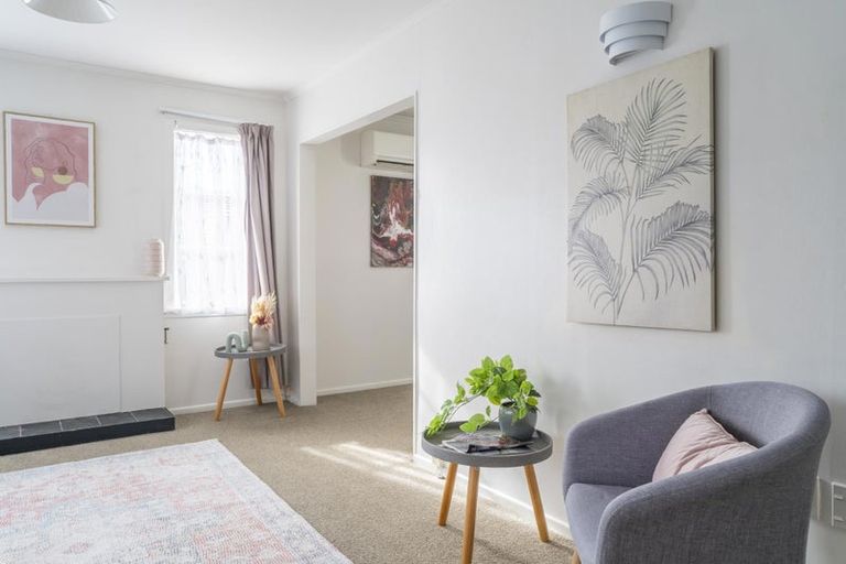 Photo of property in 22 Findlay Street, Tawa, Wellington, 5028