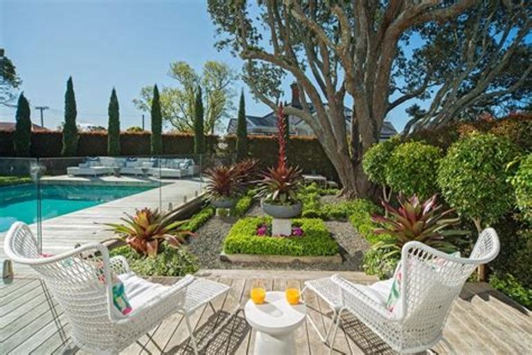 Photo of property in 38 Stanley Point Road, Stanley Point, Auckland, 0624