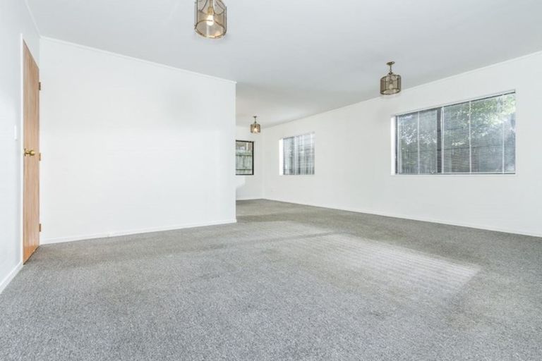 Photo of property in 60a Tiroroa Avenue, Te Atatu South, Auckland, 0610