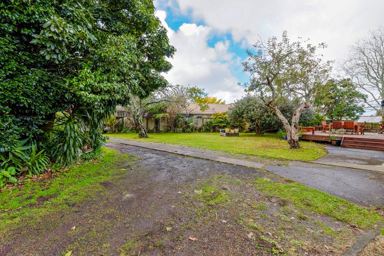 Photo of property in 6 Sturges Road, Henderson, Auckland, 0610