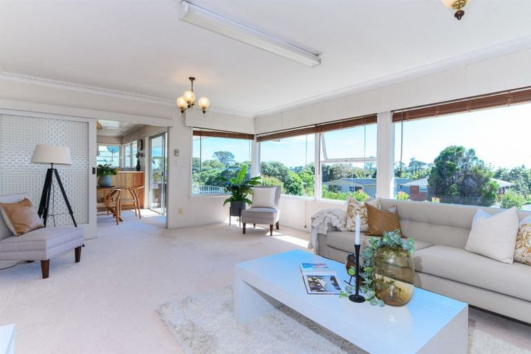 Photo of property in 15 Marywil Crescent, Hillcrest, Auckland, 0627