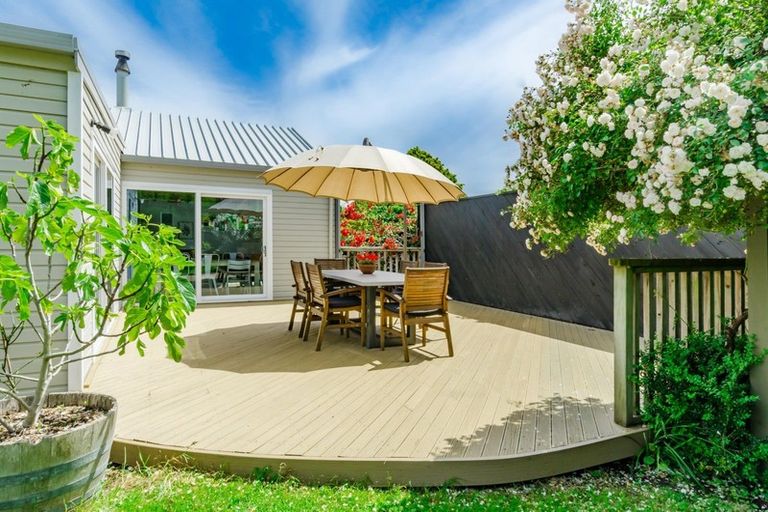 Photo of property in 13 Fleetwood Grove, Waikanae, 5036