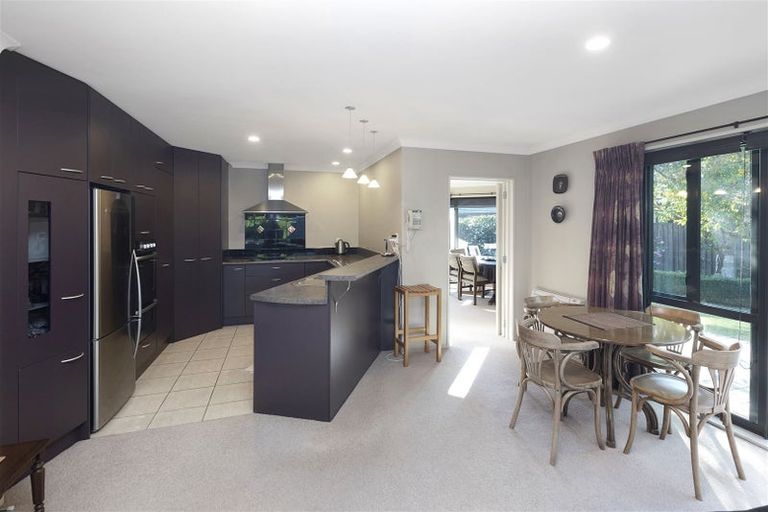 Photo of property in 4 Vaughan Way, Redwood, Christchurch, 8051