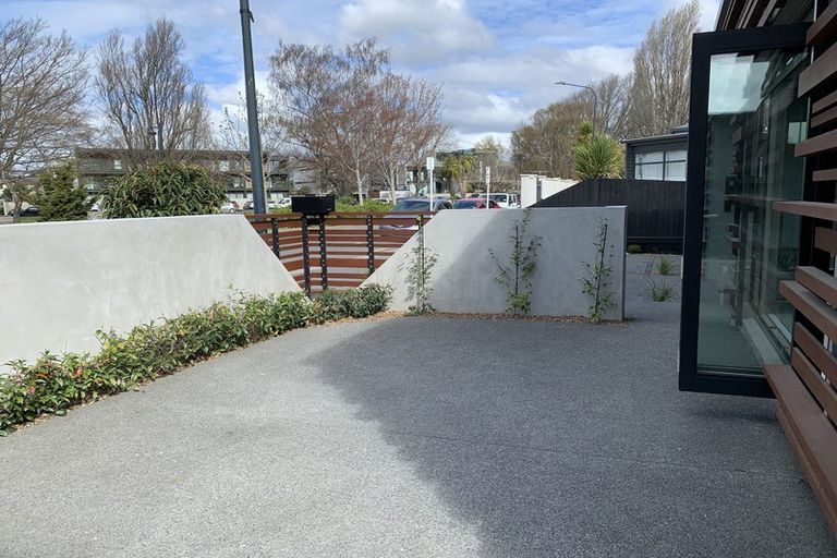 Photo of property in 323 Cambridge Terrace, Christchurch Central, Christchurch, 8013