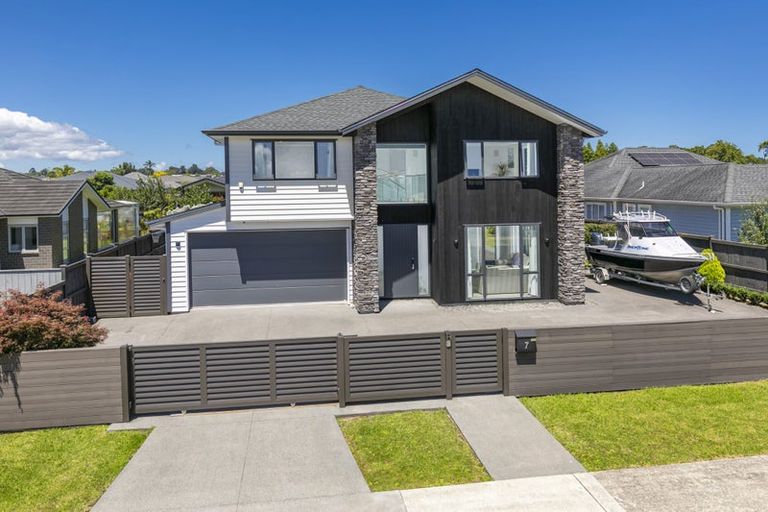 Photo of property in 7 Sir Lincoln Drive, Kumeu, 0810