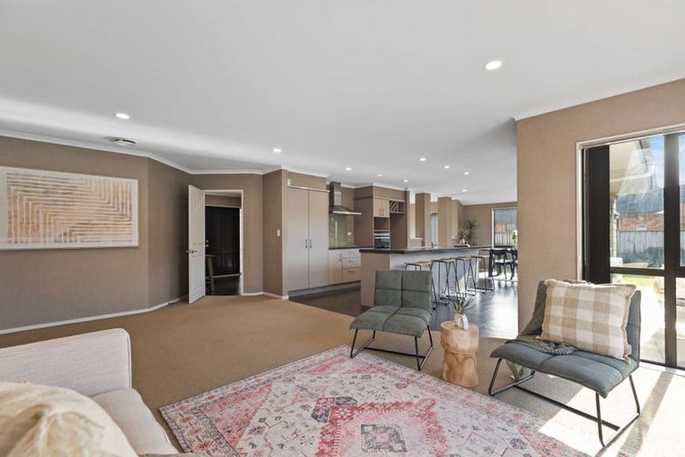 Photo of property in 19 Breaker Grove, Waiuku, 2123