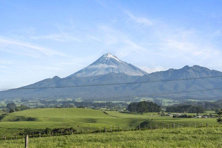 Photo of property in Tapuae, 11 Washer Road, Omata, New Plymouth, 4374