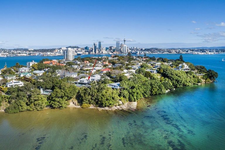 Photo of property in 10a First Avenue, Stanley Point, Auckland, 0624