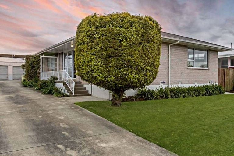 Photo of property in 1/83 Roberta Drive, Somerfield, Christchurch, 8024